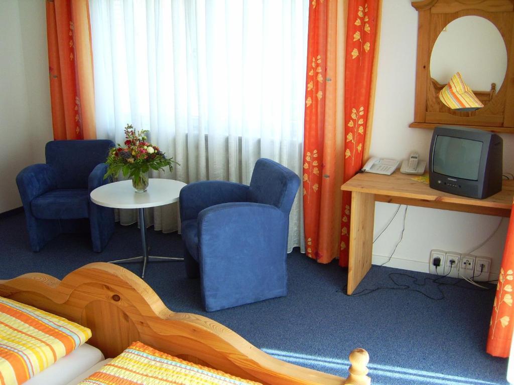 Gasthaus Hirsch Baden-Baden Room photo